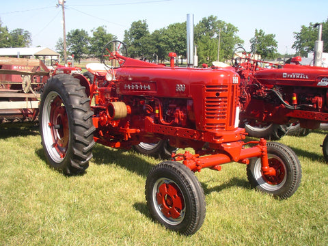 Case IH 300 Tractor Official Operator's Manual