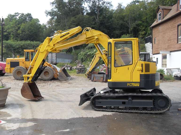 【非売品】KOMATSU PC75UU1/30スケール Yahoo!オークション - 【KOMATSU】コマツ PC75UU 1/30スケール