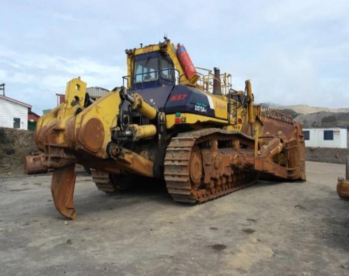 Komatsu D575-2 Super Dozer Official Field Assembly